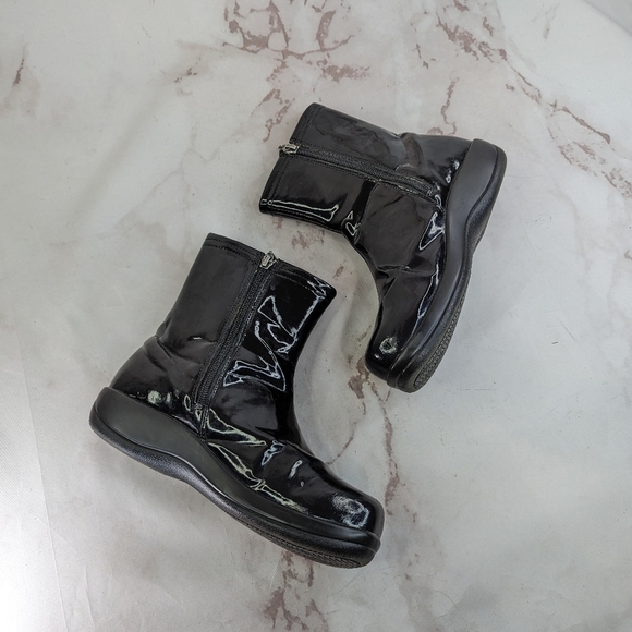 Alegria Boots Black Patent Raina US Size 7 EU 38 Waterproof Ankle Rain Wellie - Picture 10 of 10
